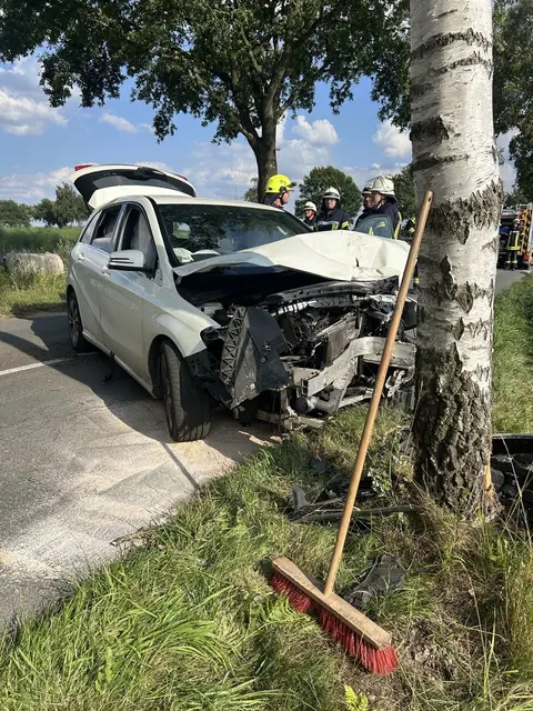  Die zwei Insassen wurden verletzt | Foto: Polizeiinspektion Stade