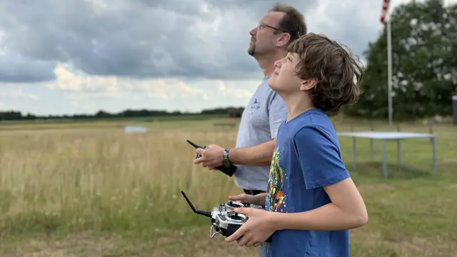 Natur, frische Luft und ein Blick in den Himmel - ein tolles Hobby für Jungs und Mädchen und natürlich auch Erwachsene | Foto: tml
