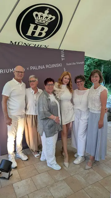 Beatrice Kietzmann (3.v.li.) und Christina Thomas (re.) mit Markenbotschafterin Paolina Rojinski (4. v. li.) und zwei Kolleginnen - eine davon mit Ehemann | Foto: Sie Dessous