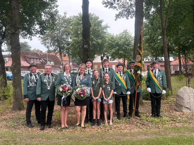 Der neue Hofstaat des Schützenvereins Burweg | Foto: Schützenverein
