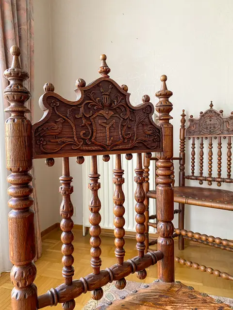 Stuhl mit eingeschnitztem Familienwappen | Foto: Museen Stade