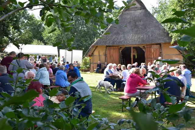 Das Bliedersdorfer Weinfest ist ein beliebter Treffpunkt für Weinliebhaber | Foto: BHBeV