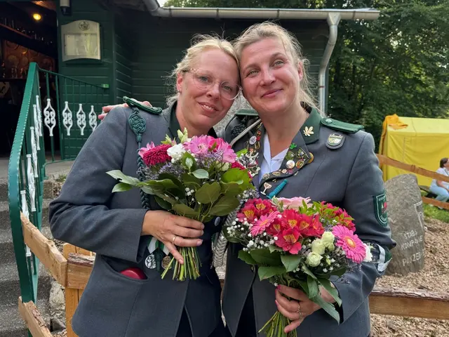 Damenkönigin Jessica Bartels (li.) und Adjutantin Susann Bartels | Foto: Kai Schwanitz