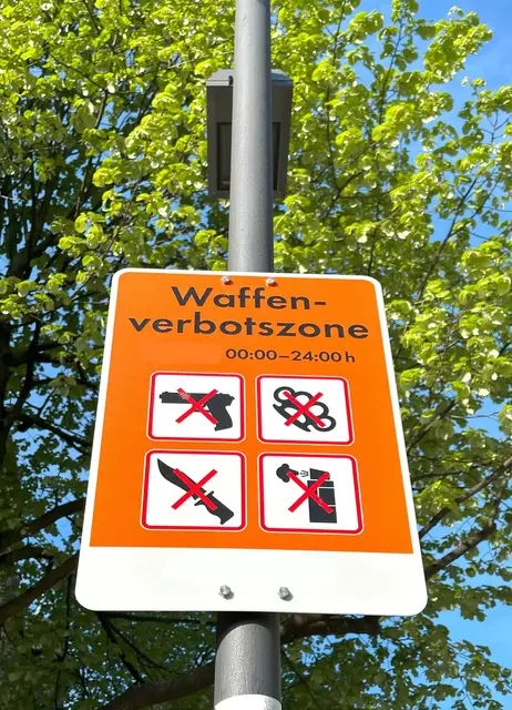 Symbolbild zu einer Waffenverbotszone | Foto:  @adobestock / kittyfly