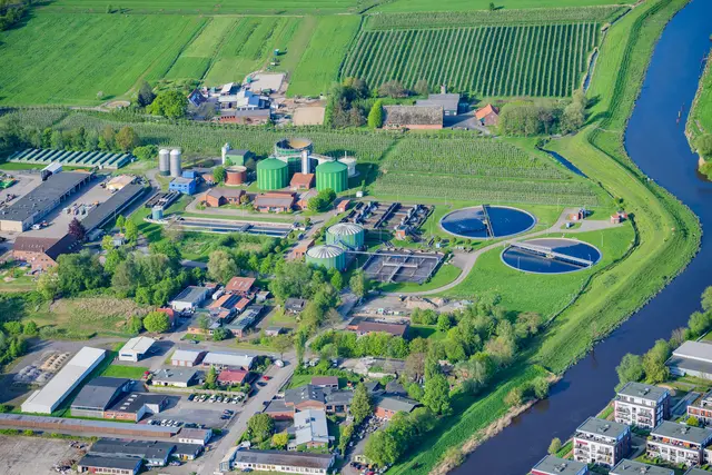 Das Stader Klärwerk liegt direkt an der Schwinge | Foto: Martin Elsen/nord-luftbilder.de