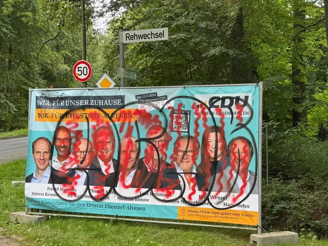 Großflächig übersprüht: das Banner der CDU-Kandidaten für den Ortsrat Ehestorf-Alvesen am Rehwechsel | Foto: Grabe