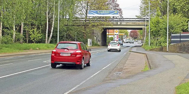 Ein vertrautes Bild aus alten Tagen: Autos fahren auf der Harsefelder Straße Richtung Innenstadt. Das ist jetzt nach zwei Jahren wieder möglich | Foto: jd