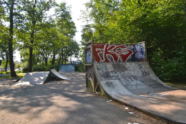 Die Skateranlage in der Zinnhütte in Tostedt besteht immer noch und ist offenbar nach wie vor ein Treffpunkt | Foto: bim