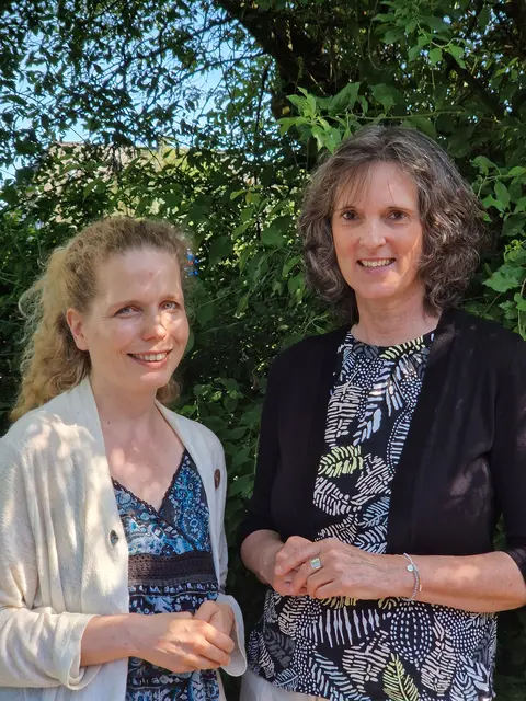 Pastorin Martina Kämper (li.) und Diplom-Sozialpädagogin Sandra Hagemann leiten die Gesprächsgruppe | Foto: Hagemann