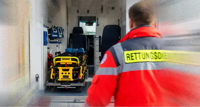 Der stark verletzte Rennradfahrer wurde nach der ersten Versorgung ins Krankenhaus geflogen | Foto: KI generiert