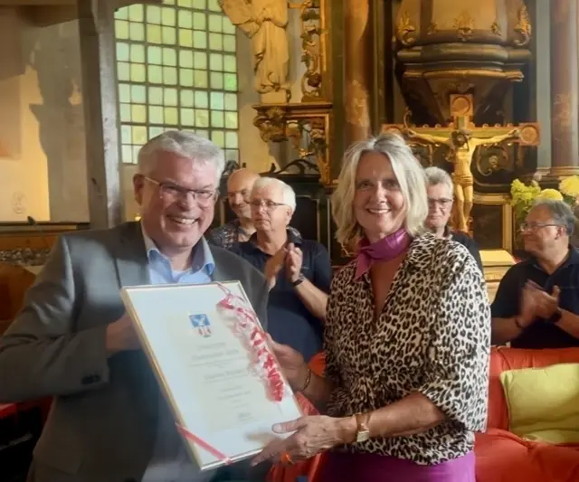 Bei der Verleihung der Ehrennadel in der Borsteler Kirche | Foto: sts