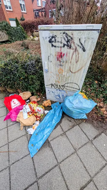 Ein typisches Bild aus Stade: Müll und Schmierereien | Foto: jd