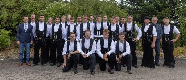 Die jungen Zimmerer wurden ins Berufsleben entlassen, Prüfungsausschuss | Foto: ks