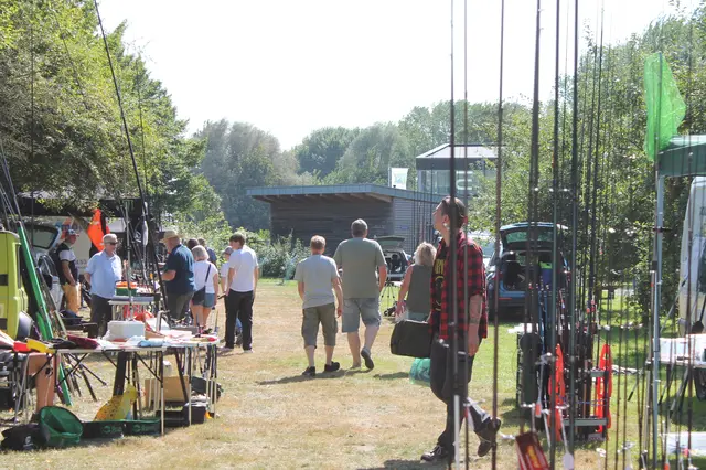Mit einem Stand beim Angelflohmarkt lässt sich zuhause wieder etwas mehr Platz im Angelkeller schaffen – vielleicht gleich für neue Schnäppchen. | Foto: Jothe/Natureum