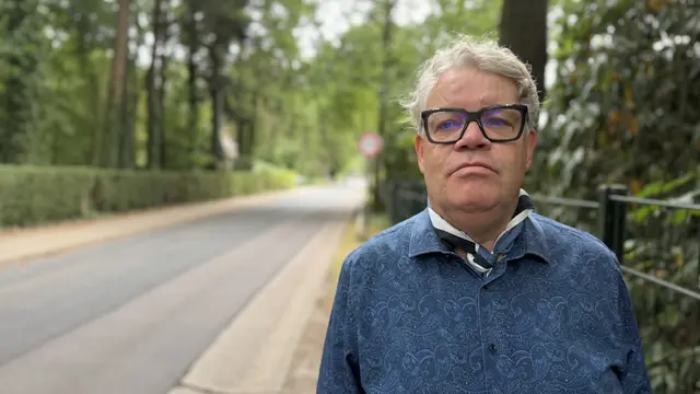 Jörg Karstens wohnt direkt am Metzendorfer Weg. Während des Gesprächs mit dem WOCHENBLATT rollt der Verkehr immer wieder unmittelbar an ihm vorbei. Von Tempo 30 allein erwartet der Anwohner keine dauerhafte Entlastung | Foto: tml