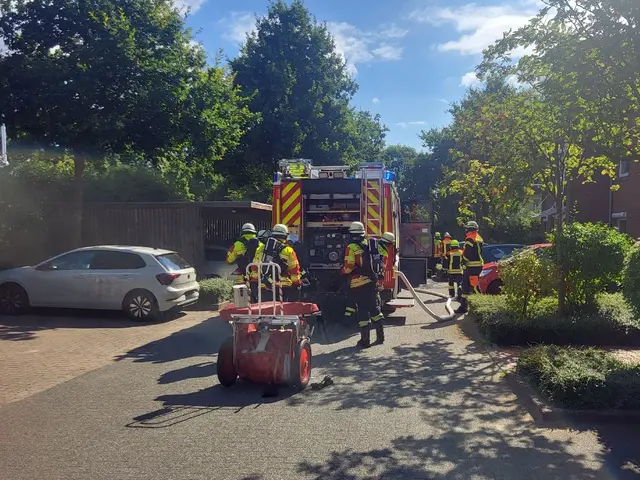 Aus der Wohnung kam Qualm | Foto: A. Feldtmann, Pressesprecher der FF Hittfeld