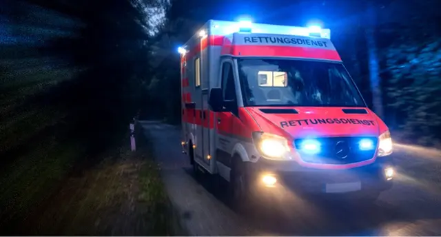 Die Leichtverletzten wurden in die Krankenhäuser transportiert | Foto: Ki geneiert