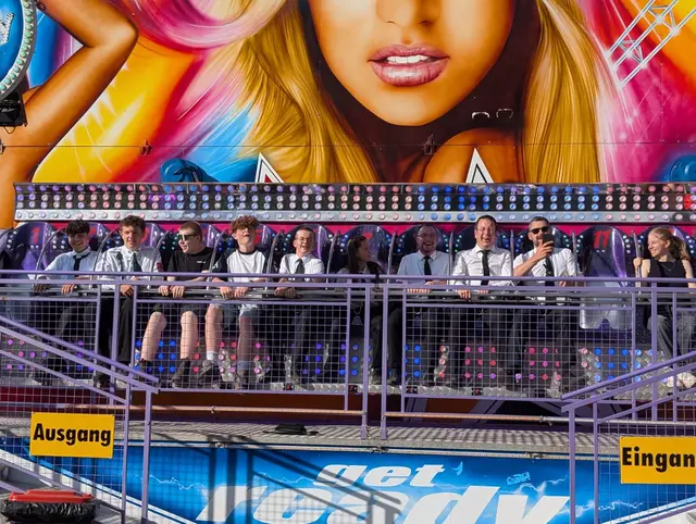 Noch wird gelacht im Fahrgeschäft ... | Foto: Verein