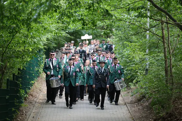 Gleich geht's los! Der Spielmannszug läutet das Schützen- und Volksfest von Sprötze ein | Foto: Verein