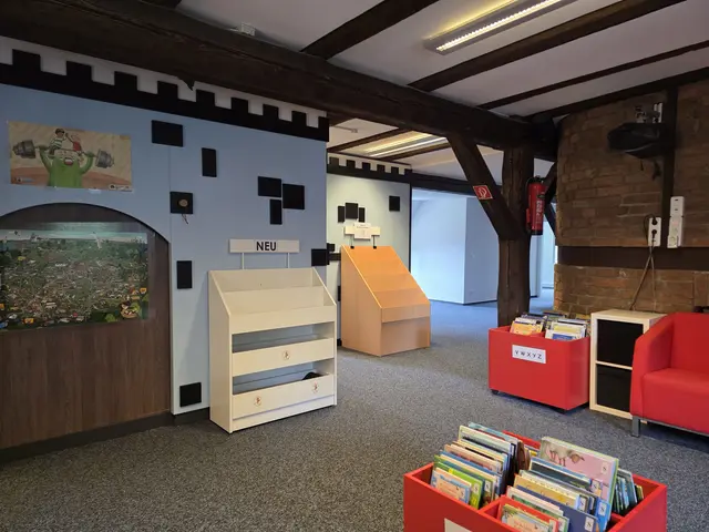 Das Obergeschoss der Bibliothek wurde ausgebaut – bis zur Eröffnung am Dienstag, 11. August, soll alles wieder eingeräumt sein | Foto: Friedrich-Huth-Bücherei
