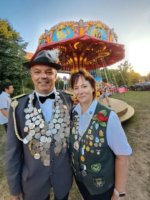 Das Königspaar Sven "der engagierte Overaner" und Regina "die Allroundmanagerin" Christen haben ein besonderes Schützenjahr hinter sich | Foto: Anika Werner