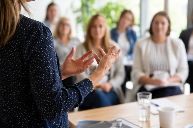 Ziele klar formulieren und den eigenen Weg finden: Beim Workshop in Neu Wulmstorf lernen die Teilnehmerinnen, ihre Wünsche und Vorhaben stärker in den Fokus zu rücken (Symbolbild)  | Foto: KI-generiert