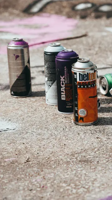 Die verwendeten Spraydosen haben die Täter überführt (Symbolfoto) | Foto: Nathanj Hilton