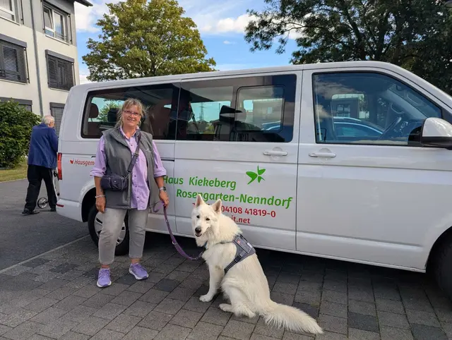 Gabriele Staatz-Duckert besucht mit ihren Support Dogs unter anderem Bewohner des BeneVit-Hauses Kiekeberg in Nenndorf | Foto: Staatz-Duckert