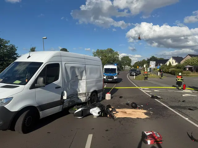 Der Transporterfahrer übersah beim Abbiegen einen aus Richtung Stade kommenden 31-jährigen Kawasakifahrer aus Hollern-Twielenfleth | Foto: Polizeiinspektion Stade