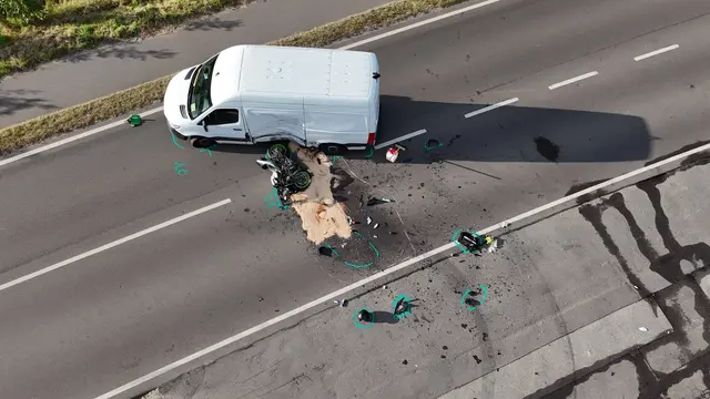 Der Motorradfahrer zog sich bei dem Unfall schwere Verletzungen zu und musste mit dem Rettungshubschrauber Christoph 29 in eine Hamburger Klinik geflogen werden | Foto: Polizeiinspektion Stade