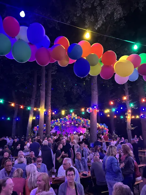 Beim Eichhoffest herrschte auch abends auf dem Gelände reger Besucherandrang | Foto: Charlotta Albrecht