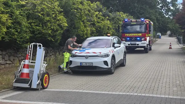 Bei einem Gasaustritt im Hermann-Löns Weg in Horst waren die Feuerwehr Maschen und der Energieversorger im Einsatz  | Foto: Jan Gräfe / FF Maschen