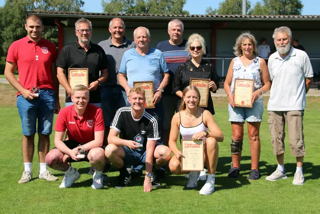 Bei der Jahreshauptversammlung des MTV Wangersen wurden zahlreiche Vereinsmitglieder für langjährige Treue zum Verein und für große sportliche Erfolge geehrt.  | Foto: MTV Wangersen