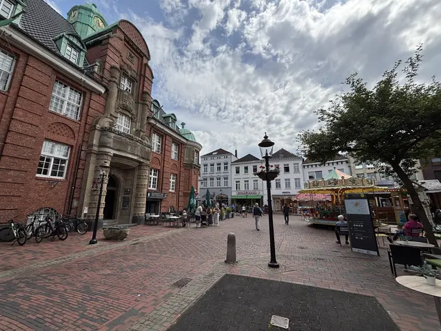 Die IHK begrüßt mehr Fördermöglichkeiten für Innenstadtpflege (hier: der Buxtehuder Rathausplatz) | Foto: pau