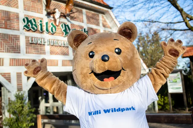 Maskottchen Willi-Wildpark macht sich warm für sport�lichen Herausforderungen bei der „Wildpark-WM“ | Foto: Wildpark Lüneburger Heide 