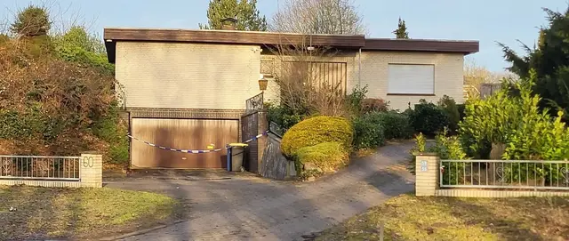 In dieser Garage im sonst beschaulichen Wistedt soll der 60-Jährige auf seinen 87-jährigen Vater eingestochen haben | Foto: sh