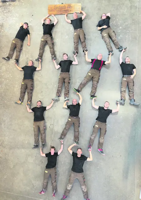 Ein Team, in dem jeder  Mitarbeiter den anderen stützt | Foto: Tischlerei Abel