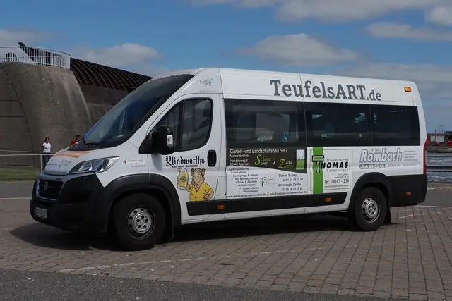Der BürgerBus Apensen auf Fotosafari am Eidersperrwerk | Foto: Volker Hesse