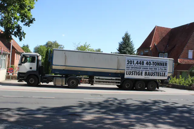Auch auf das "Kleingedruckte" sollte man bei diesem Hinweis auf eine vermeintlich lustige Baustelle besonders achten | Foto: ce