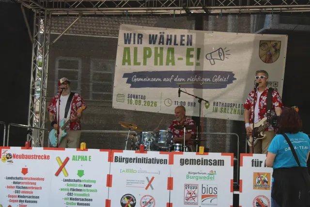 Auch die Band "Das Empire Steak Building" heizte bei der Kundgebung ein | Foto: ce