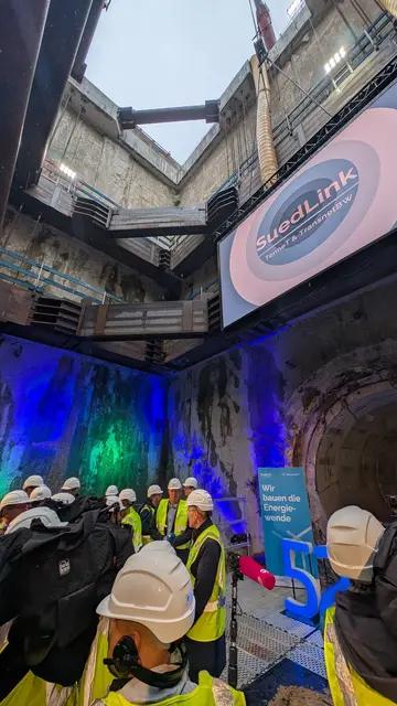 Presseauftrieb in dem 25 Meter tiefen Schacht der ElbX-Querung | Foto: jd