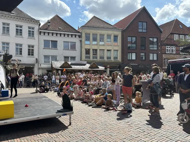 Beim traditionellen Has' und Igel Ballett füllte sich der Rathausplatz schnell