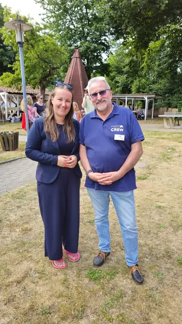 Harald Widera, ehrenamtlicher Vorsitzender des DJH-Kreisverbands Stade-Harburg, mit  der Landtagsabgeordneten Corinna Lange (SPD) | Foto: Jugendherberge Stade