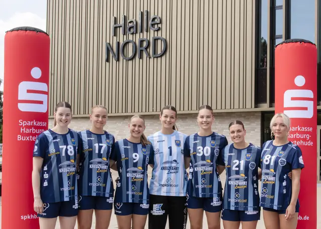 Die Neuzugänge mit (v.li.) v.l. Lucy Strauchmann, Enna Oberländer, Paula Mews, Nikki van der Vorst, Fleur Schouten, Nele Franz und Ruslana Litvinov | Foto:  Carina Schrödter / Fotostudio Augenblicke