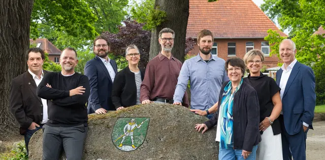 Bürgermeisterin Christa Beyer (3. v. re.) und die übrigen Wahlkandidaten der SPD für den Gemeinderat (v. li.): Matthias Plath, Dennis Ammann, Phillip Groeger, Katharina Wehlig, Roland Bartke, Dominik Maack, Kerstin Bruckner und Carsten Styra | Foto: Christina Opeldus