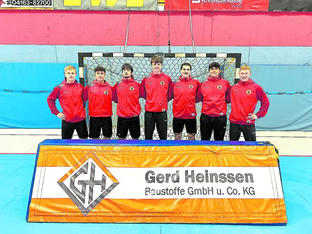 Neuzugänge aus der eigenen A-Jugend (v. li.): Theo Bode, Dario Zigun, Lev Schmidt, Luis Prochaska, Malte Mauel, Theo Minners und Josua Schleßelmann | Foto: VfL Horneburg