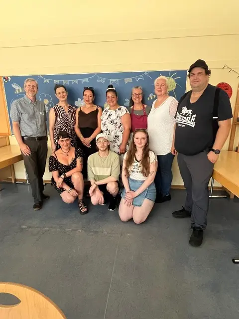 Ron Gauger (v.li.) mit dem Team der bisherigen Schülerbetreuung des Kindergartenvereins Elstorf-Schwiederstorf. Über viele Jahre kümmerte sich der Verein um die Nachmittagsbetreuung an der Grundschule Elstorf | Foto: Gemeinde Neu Wulmstorf