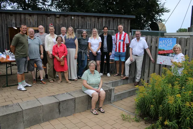 Waldbadförder-Vorsitzende Dagmar Maigatter (ganz rechts) mit weiteren Vereinsmitgliedern und Sponsoren des Events | Foto: ce