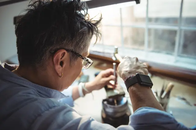 Reparieren statt wegwerfen - das Motto des Repair-Cafés | Foto: freepik