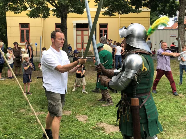 Wer schon immer mal gegen einen Ritter kämpfen wollte, hat Ende August in Winsen die Gelegenheit dazu | Foto: Museum im Marstall